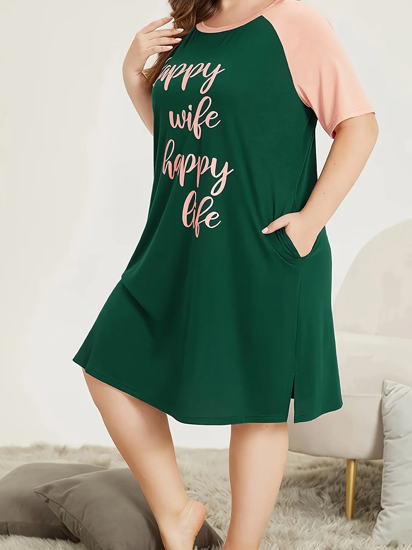 Plus Size Slogan Print Lounge Dress - Raglan Sleeves, Round Neck, Split Hem, and Pockets for Stylish Relaxation"