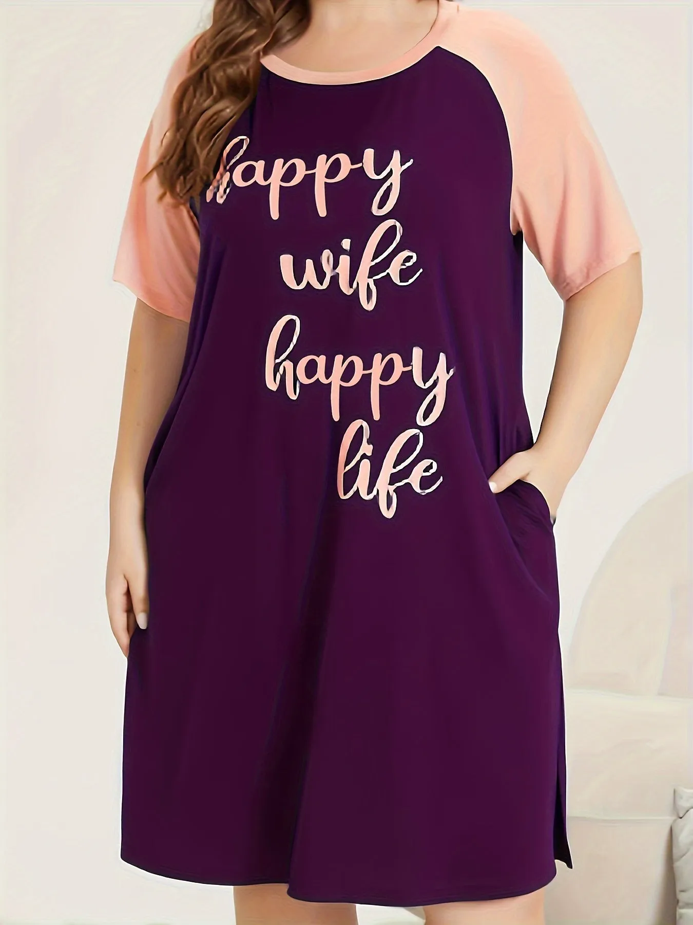 Plus Size Slogan Print Lounge Dress - Raglan Sleeves, Round Neck, Split Hem, and Pockets for Stylish Relaxation"